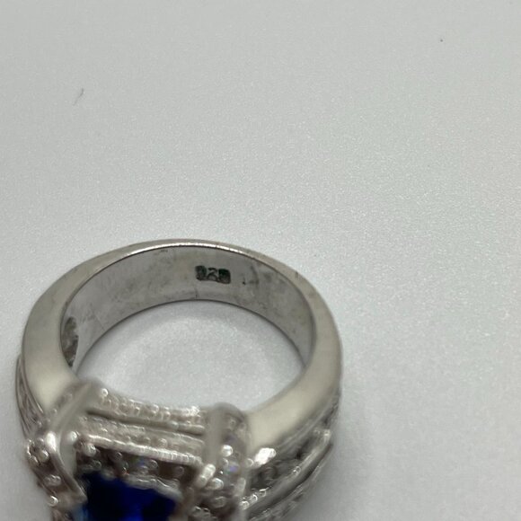 Silver 925 Ring With Blue Emerald-Cut Center Stone & Accent Crystals Elegant - Picture 4 of 7